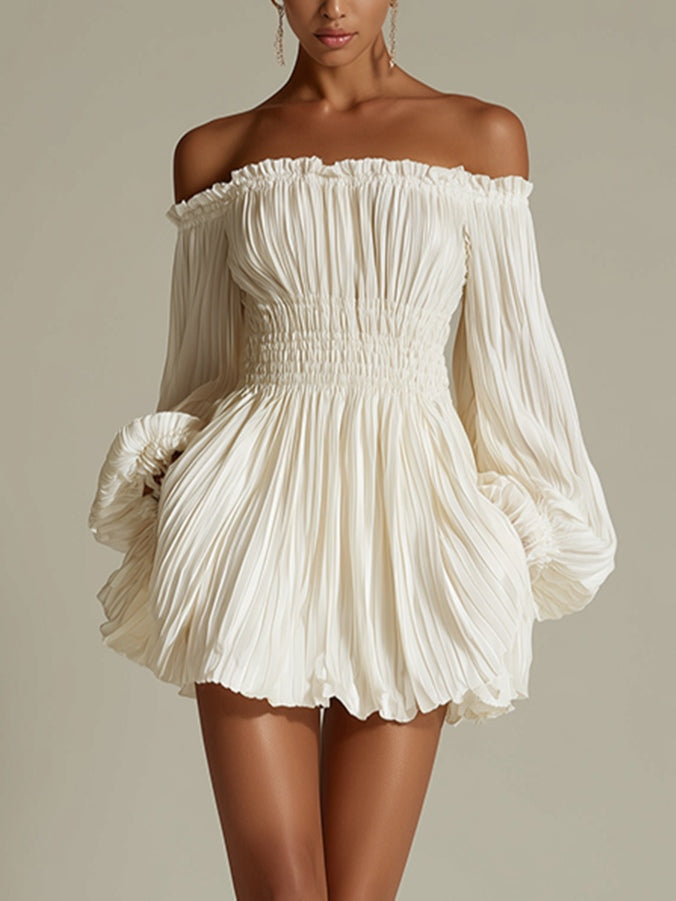 Candela · Minivestido blanco con hombros al aire y cintura fruncida